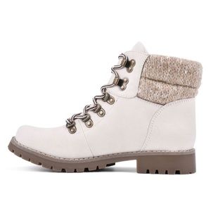 PATHFIELD BOOTIE SNOW WHITE NWT SIZE 9